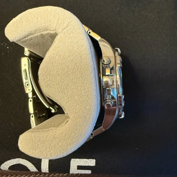 Seiko Solar Chronograph with Blue Dial and Silver Band - Picture 8 of 9